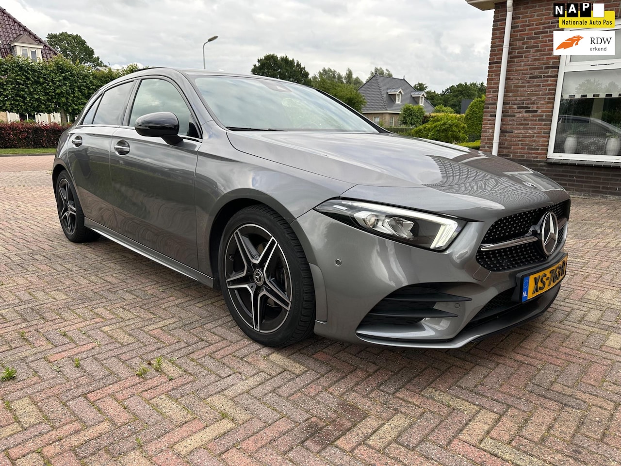 Mercedes-Benz A-klasse - 180 d Business Solution AMG Night Upgrade| Panoramadak | Widescreen | LED | Sfeerverlichti - AutoWereld.nl