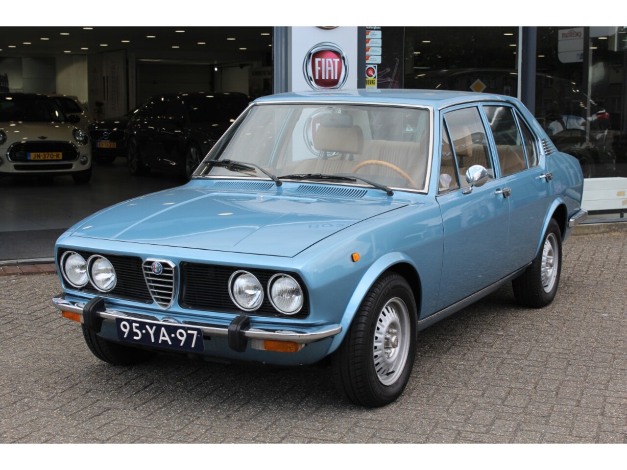 alfa-romeo-alfetta-2-0-leder-houten-stuur-gerestaureerd.jpg