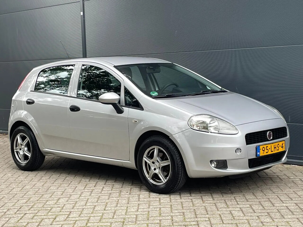 Fiat Grande Punto - 1.2 Actual NWE APK AIRCO CITY DRIVE 5 DEURS NAP 2 SLEUTELS - AutoWereld.nl