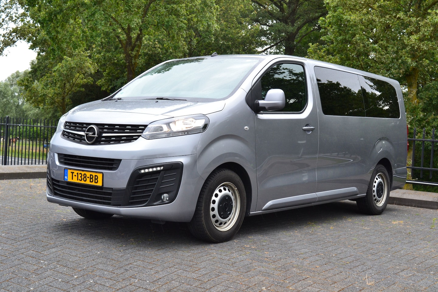 Opel Vivaro - 2.0 Kombi L3H1 9P - AutoWereld.nl