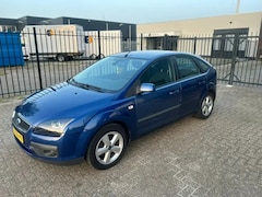 Ford Focus - 1.8-16V Ambiente Flexifuel GEBRUIKERSSPOREN