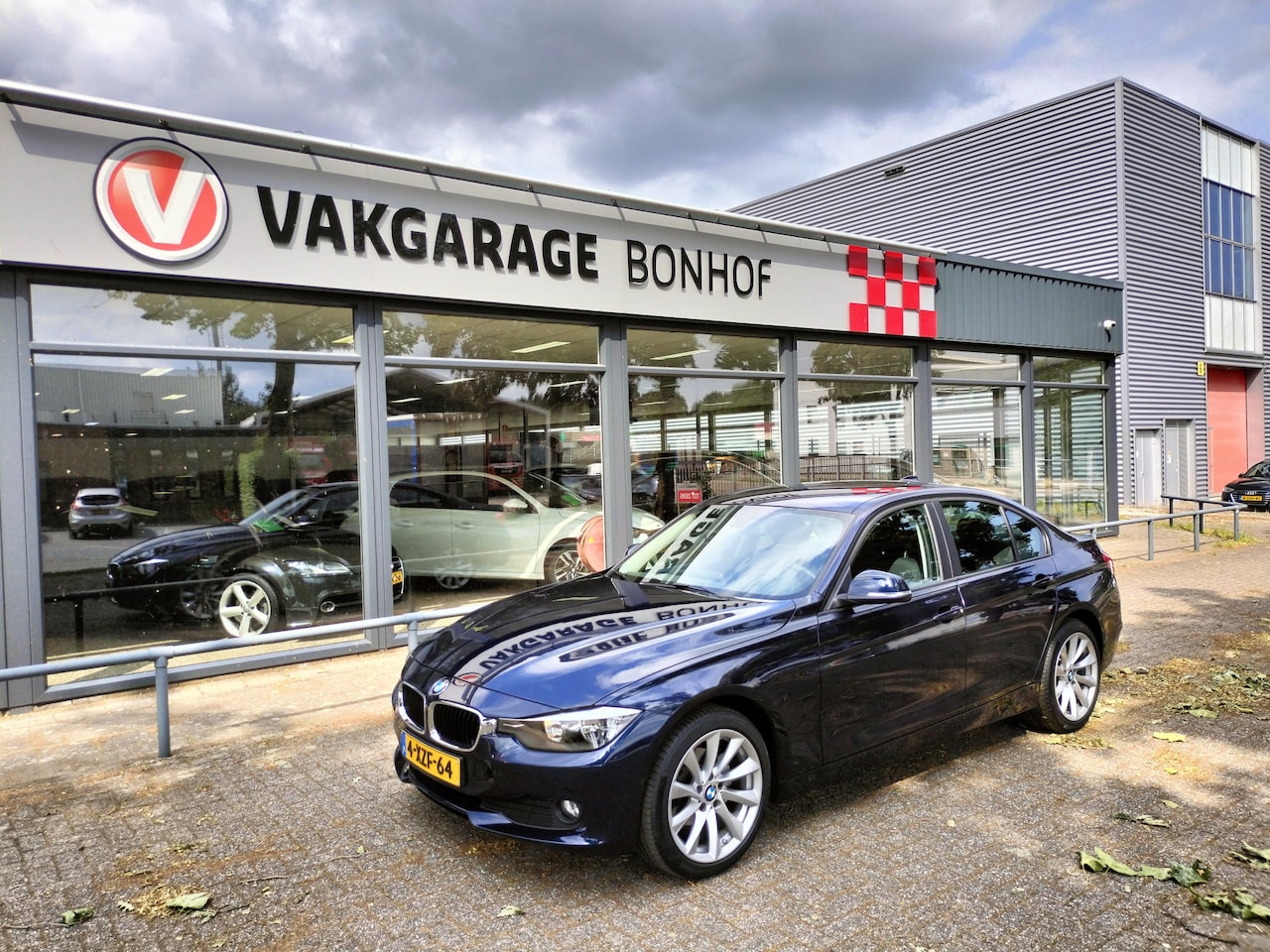 BMW 3-serie - 316i Business AUTOMAAT-NAVI-NL AUTO - AutoWereld.nl