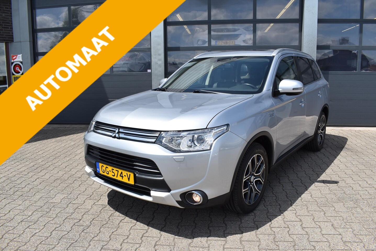 Mitsubishi Outlander - 2.0 PHEV 4WD Automaat Instyle X-Line - AutoWereld.nl