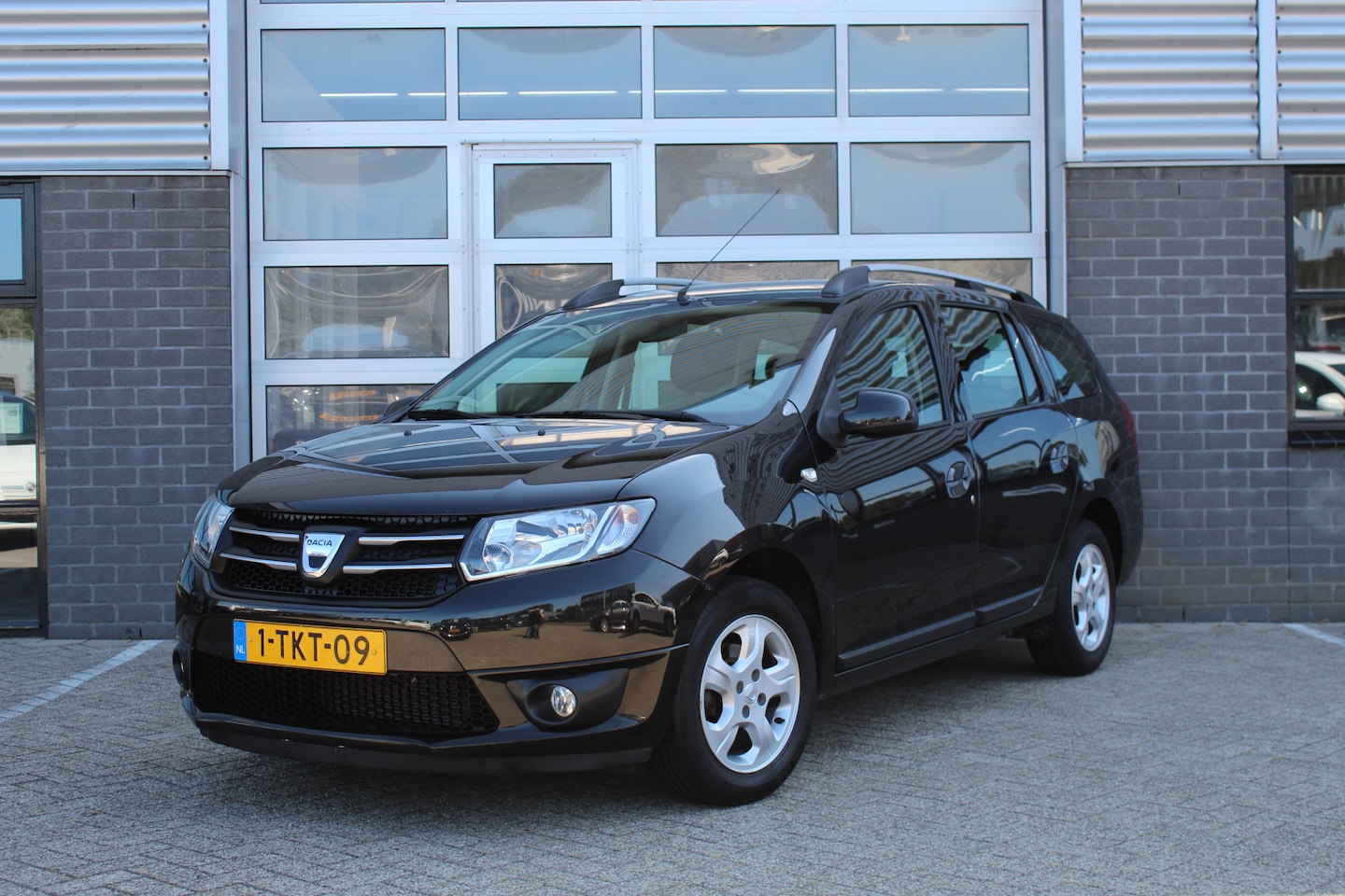 Dacia Logan MCV - 0.9 TCe Prestige / Airco / Cruise / Trekhaak / N.A.P. - AutoWereld.nl