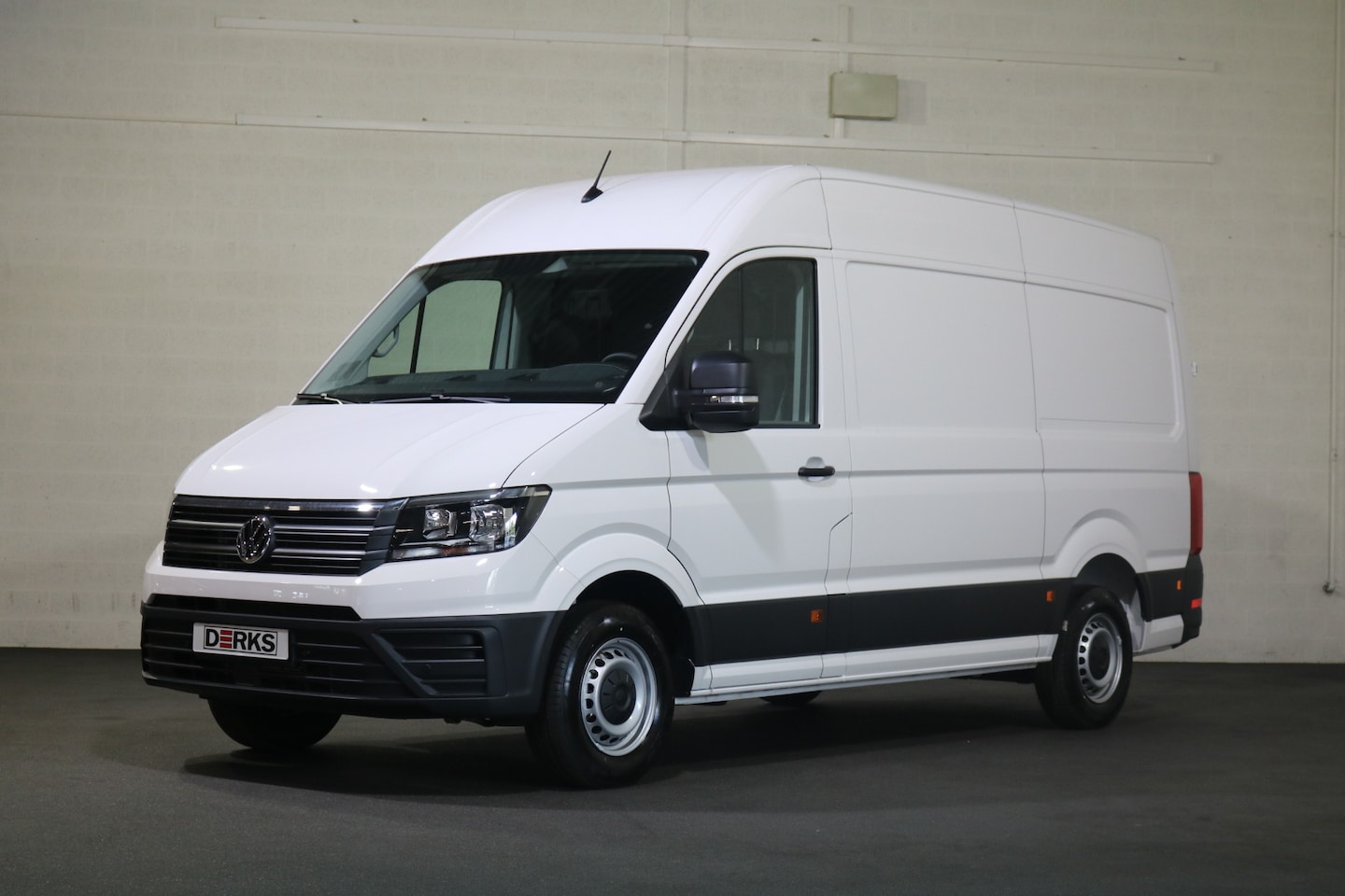 Volkswagen Crafter - 2.0 TDI 177pk L3 H3 Automaat Airco Navigatie Apple Carplay Camera - AutoWereld.nl