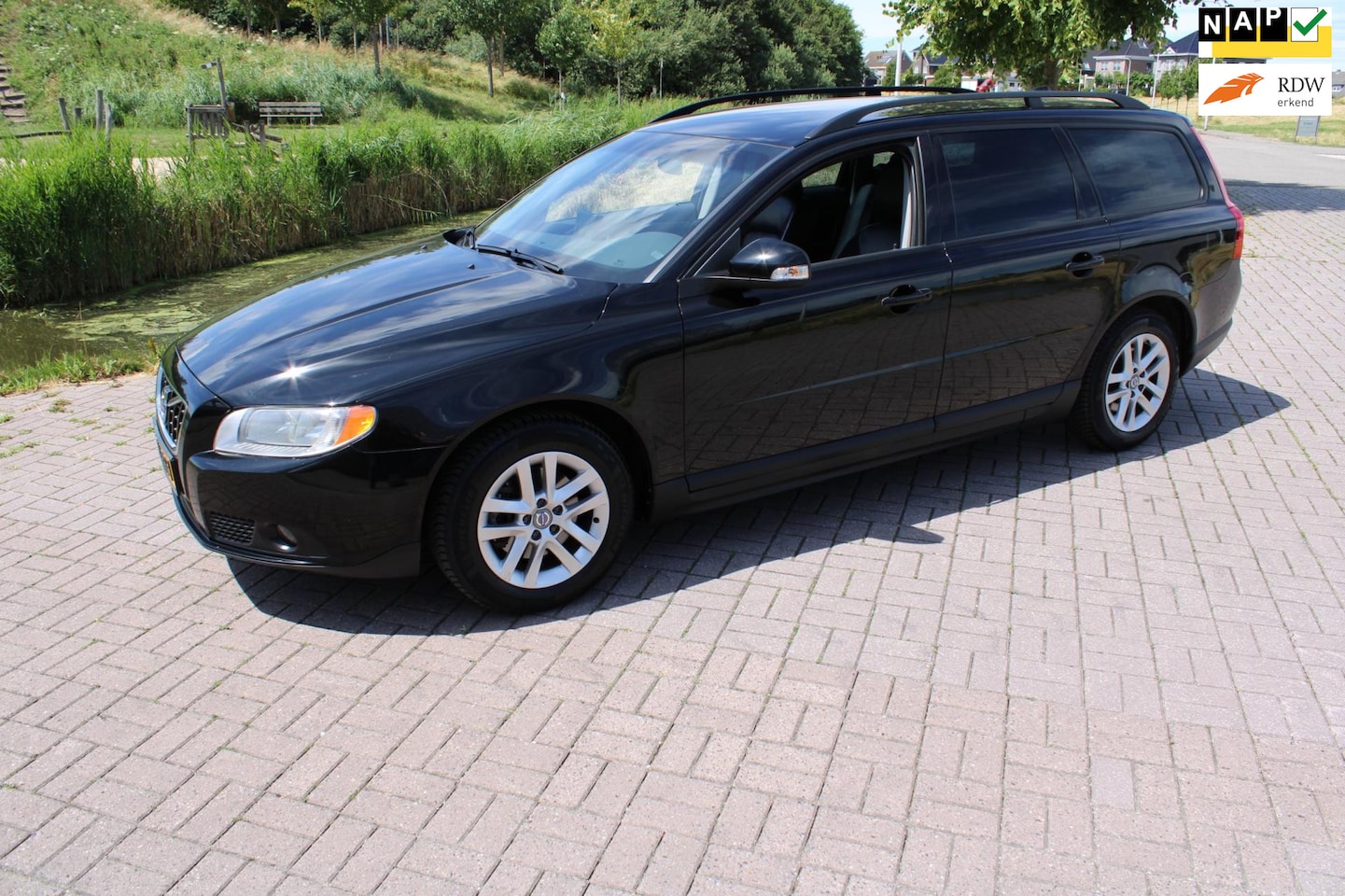 Volvo V70 - 2.0D Limited Edition met Leder en Navigatie - AutoWereld.nl