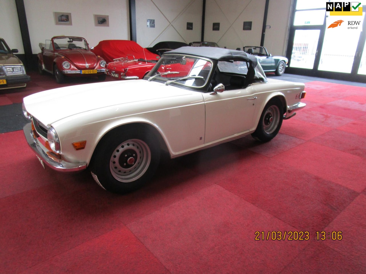 Triumph TR6 - In nieuwstaat is boddy off gerestaureerd - AutoWereld.nl