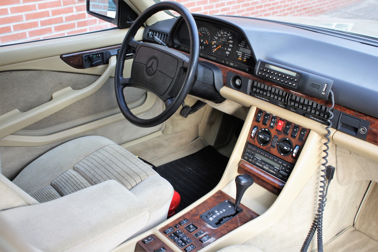 mercedes-benz-s-klasse-560-sec-w126-104-000-km.jpg