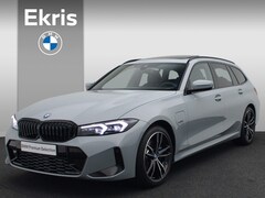BMW 3-serie Touring - 320e High Executive M Sportpakket Pro / Trekhaak / Panoramadak / Harman Kardon / Achteruit