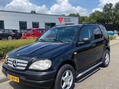 Mercedes-Benz M-klasse - ML 320 BENZINE AUTOMAAT ( AUTO LOOPT ALLEEN STATIONAIR REAGEERT NIET OP HET GASPEDAAL )