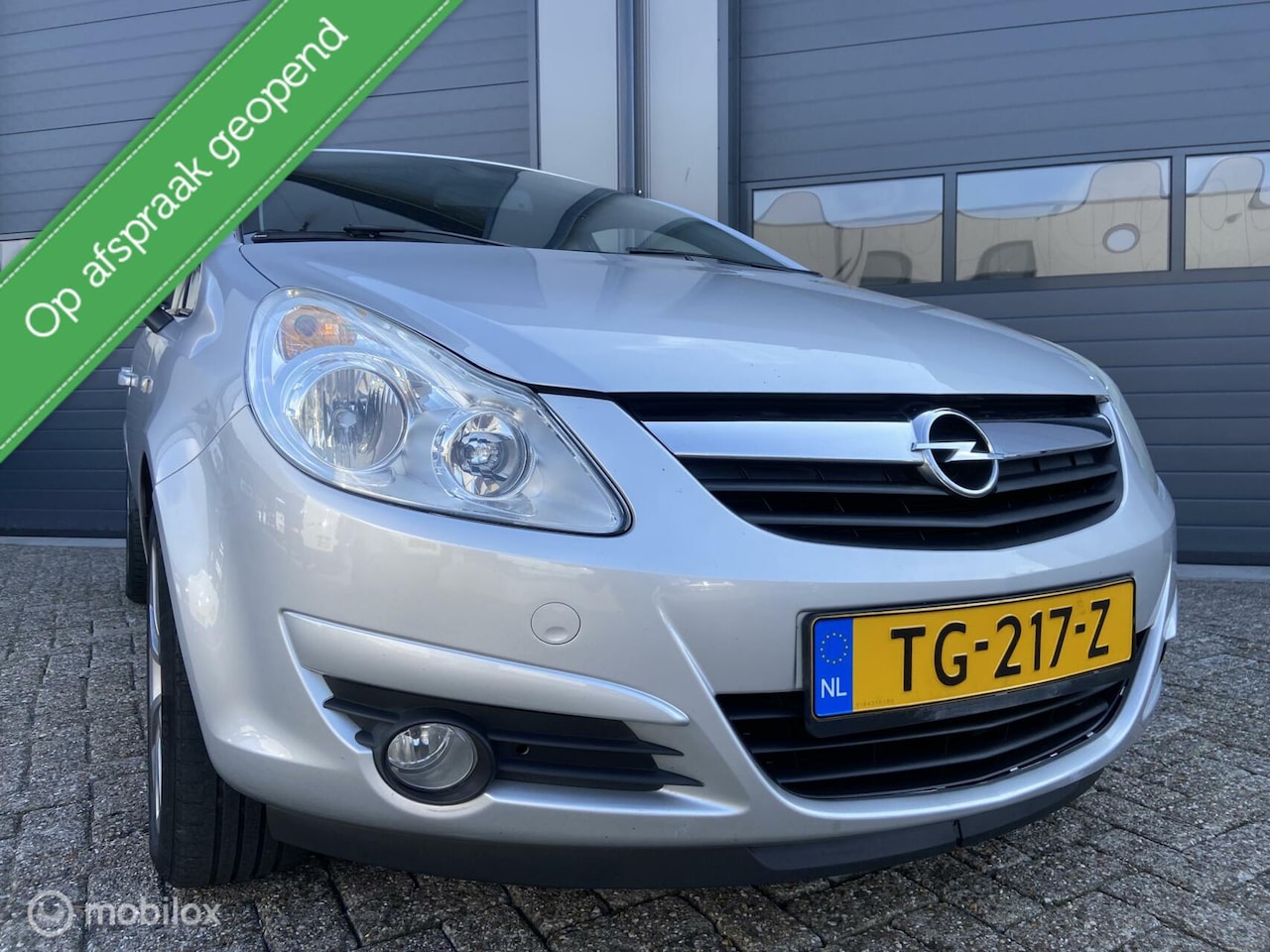 Opel Corsa - 1.2-16V Cosmo Uitvoering _ 5Drs-Airco - AutoWereld.nl