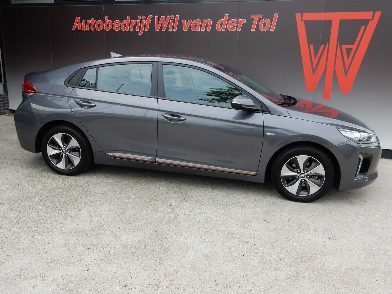 Hyundai IONIQ - COMFORT EV | ADAPT. CRUISE | CLIMA | NAVIGATIE | 1E EIG. | CAMERA | ALL-IN!! - AutoWereld.nl