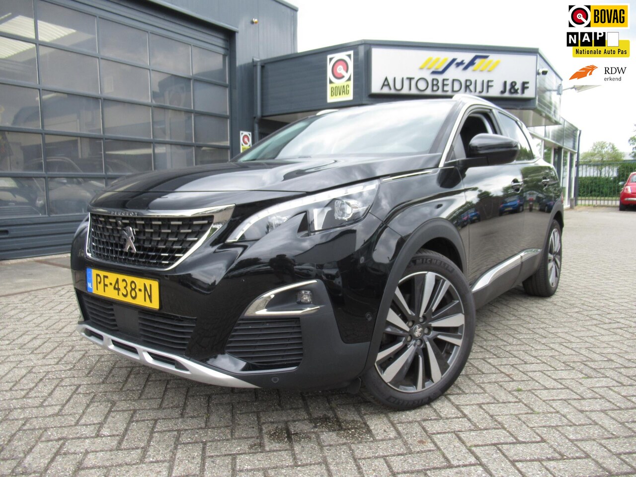 Peugeot 3008 - 1.2 PureTech Blue Lease Premium / 360 Camera / PDC V+A / Trekhaak - AutoWereld.nl