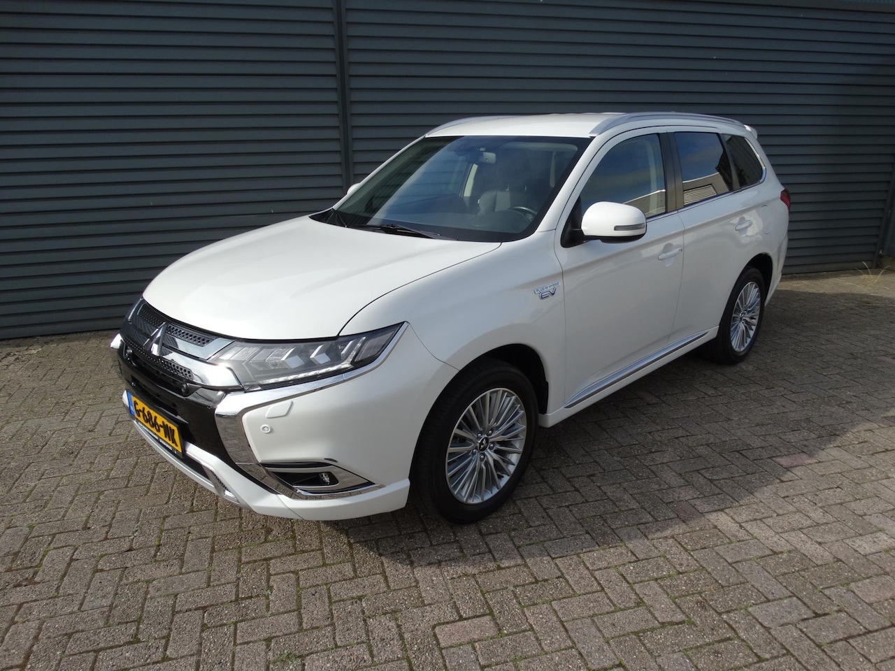 Mitsubishi Outlander - 2.4 PHEV Intense+ 2.4 PHEV Intense - AutoWereld.nl