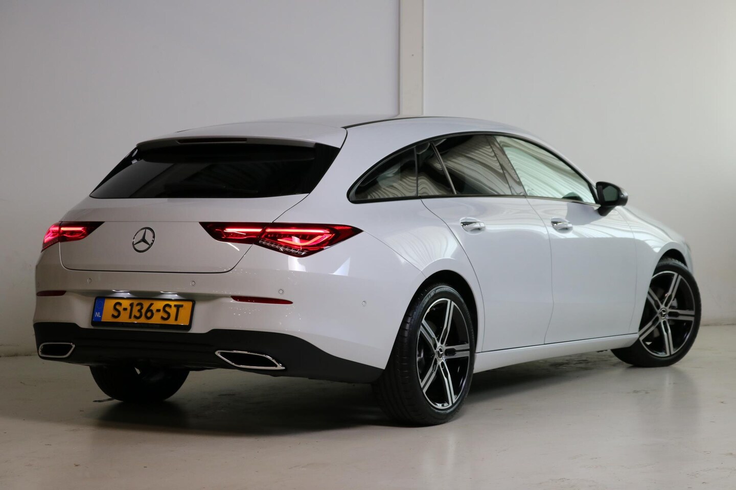 MercedesBenz CLAklasse Shooting Brake 180 Luxury Line 2023 Benzine