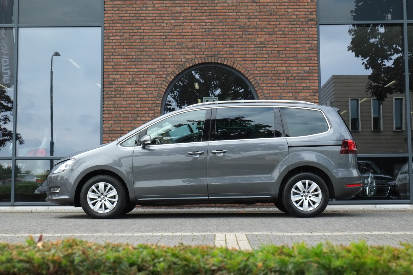 Volkswagen Sharan - 2.0 TDI Exclusive Series 2.0 TDI Exclusive Series - AutoWereld.nl