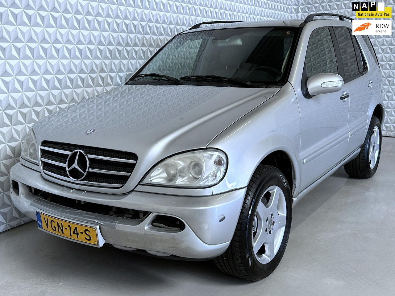 Mercedes-Benz M-klasse - ML 400 CDI Navigatie + Stoelverwarming + Leder interieur - AutoWereld.nl