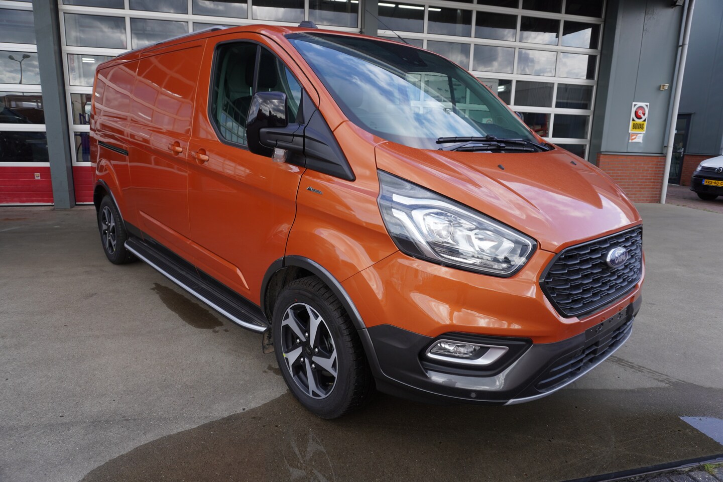 Ford Transit Custom - 300L 2.0 TDCI 130PK L2H1 Limited Active uitvoering Airco/Cruise/Apple- Android auto (Nr. V - AutoWereld.nl