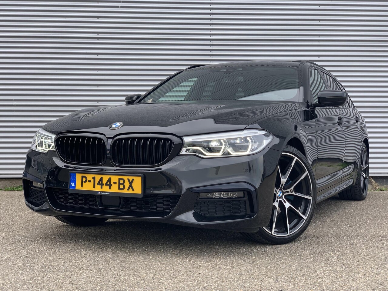BMW 5-serie Touring - 520i | M-sport| active steering| Dak| - AutoWereld.nl