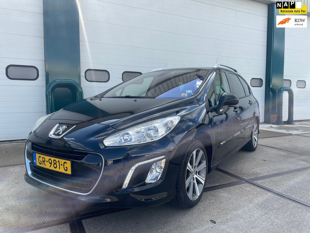 Peugeot 308 SW - 1.6 VTi Blue Lease Executive 1.6 VTi Blue Lease Executive - AutoWereld.nl