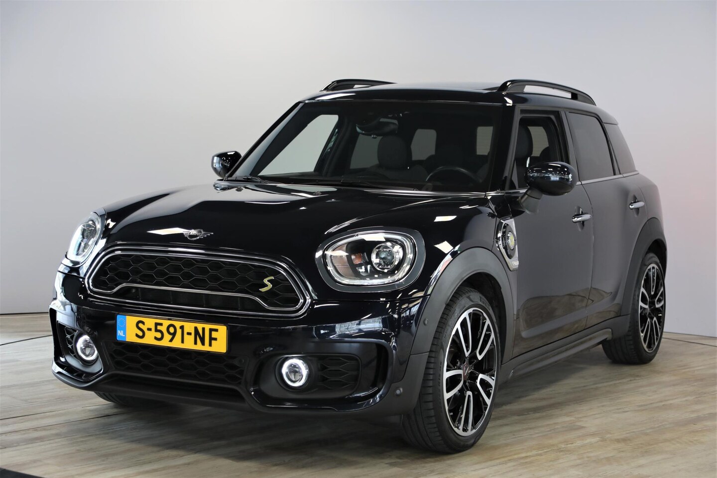 MINI Countryman - 2.0 Cooper S E ALL4 Chili / JCW \ Schuif-open dak / Sportstoelen - AutoWereld.nl