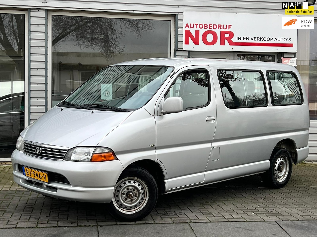 Toyota HiAce - 2.5 D4-D 100 Exec. 2.5 D4-D 100 Exec. - AutoWereld.nl