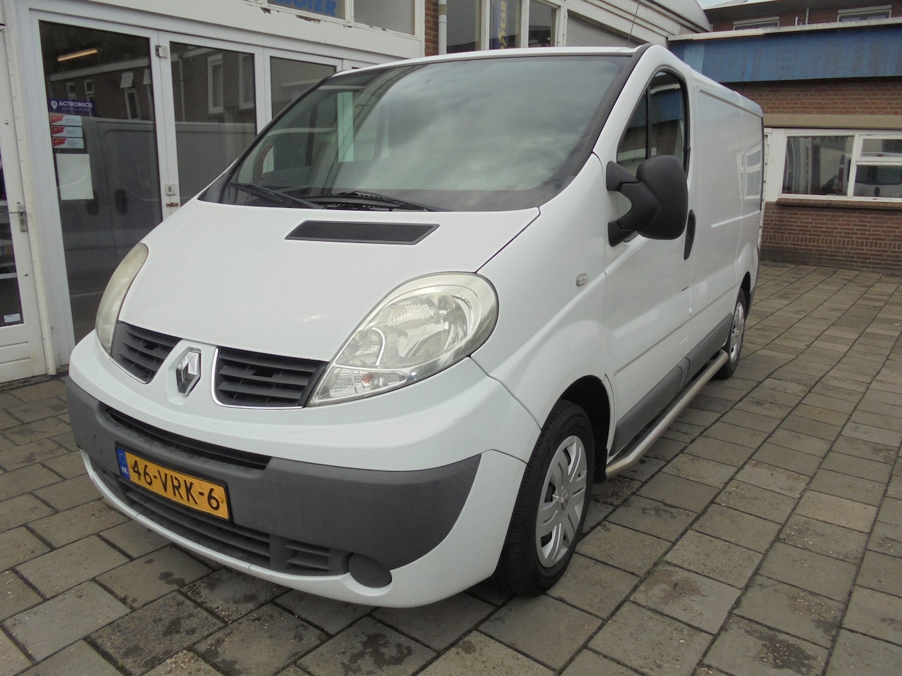 Renault Trafic - 2.0 dCi T27 L1H1 Générique DC 2.0 dCi T27 L1H1 Générique DC trekhaak, navigatie, airco - AutoWereld.nl