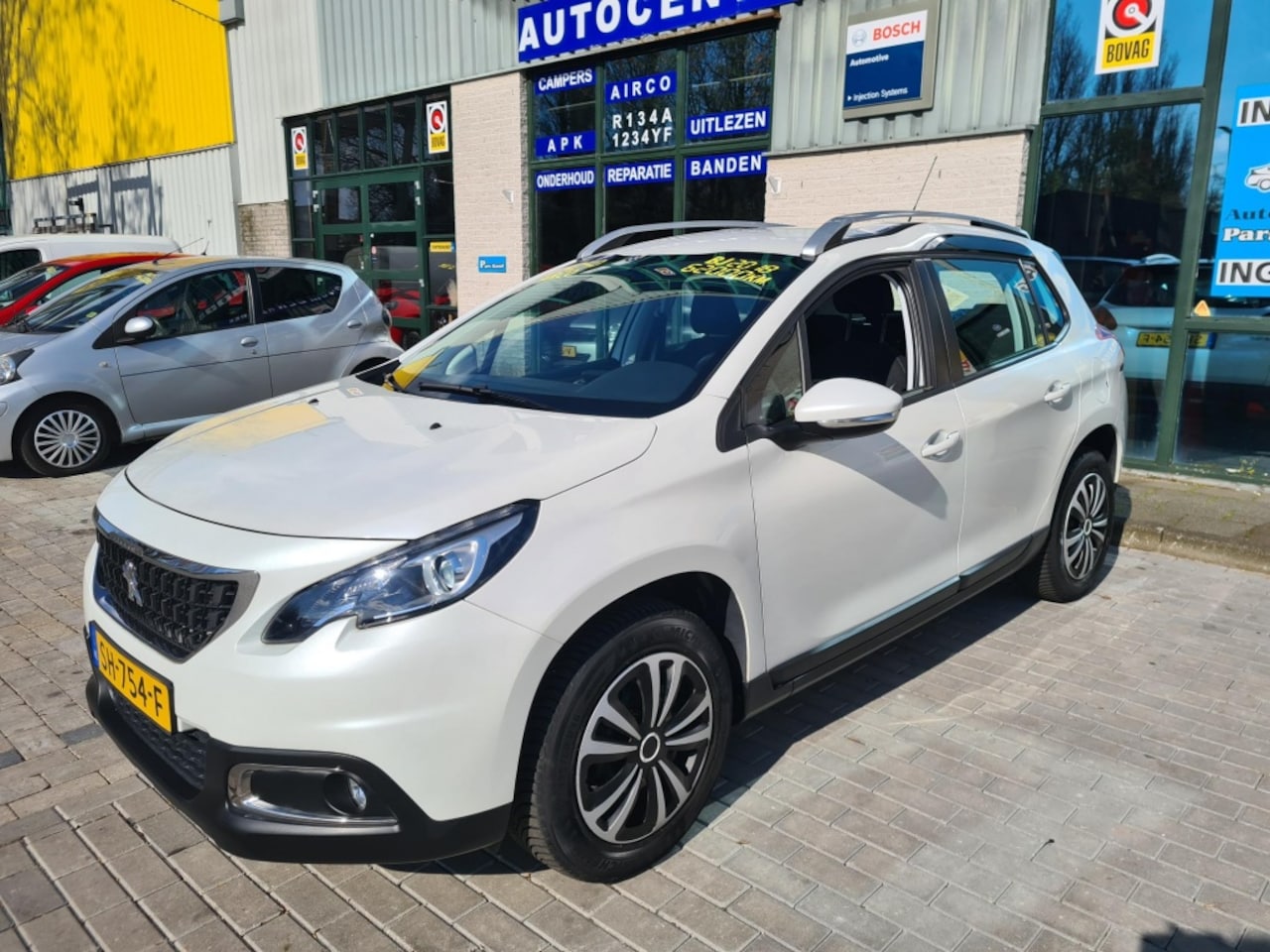 Peugeot 2008 - 1.2 PureTech Active 1.2 PureTech Active - AutoWereld.nl