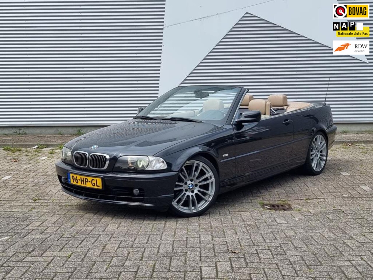 BMW 3-serie Cabrio - 325Ci Executive | APK 25-04-2024 | BOMVOL | Harman Kardon | 19 Inch - AutoWereld.nl