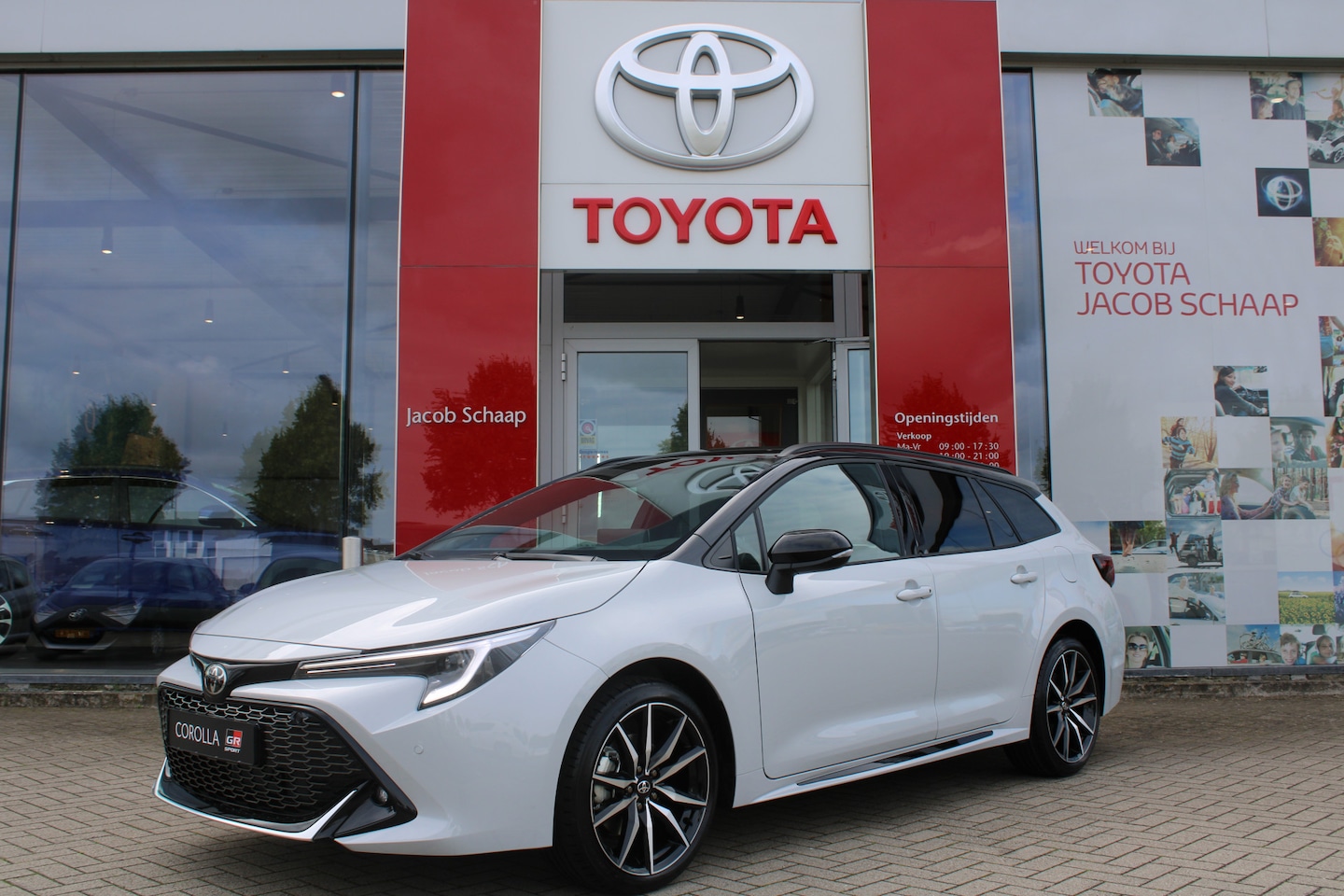 Toyota Corolla Touring Sports - Touring Sports 2.0 High Power Hybrid GR Sport Plus Automaat 196pk | Nieuw model! | Nieuw | - AutoWereld.nl