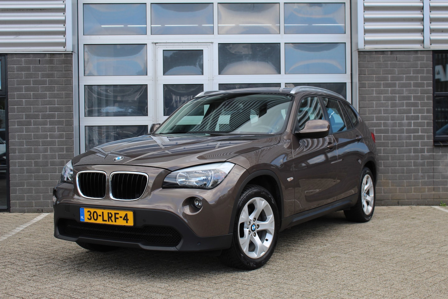 BMW X1 - sDrive18i Executive / Leer / Stoelverwarming / N.A.P. - AutoWereld.nl