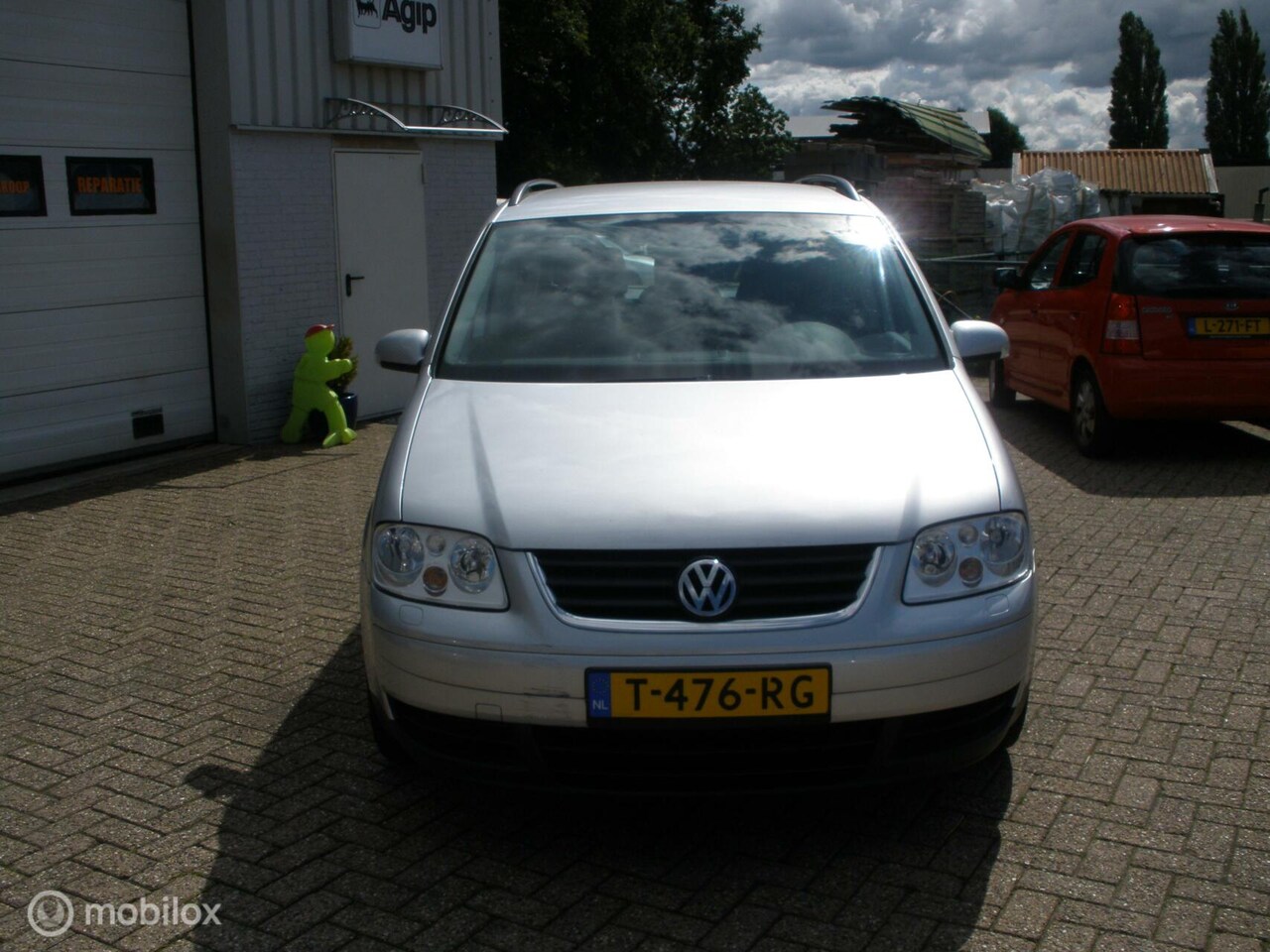 Volkswagen Touran - 1.6-16V FSI Trend airco nwe apk 173000 km