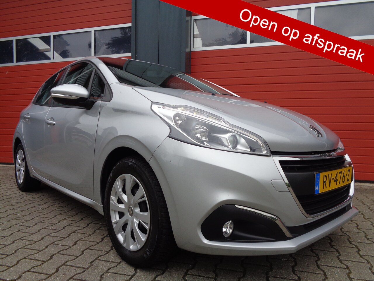 Peugeot 208 - 1.2 Blue Lion, Navi,Cruise,Trekhaak! - AutoWereld.nl