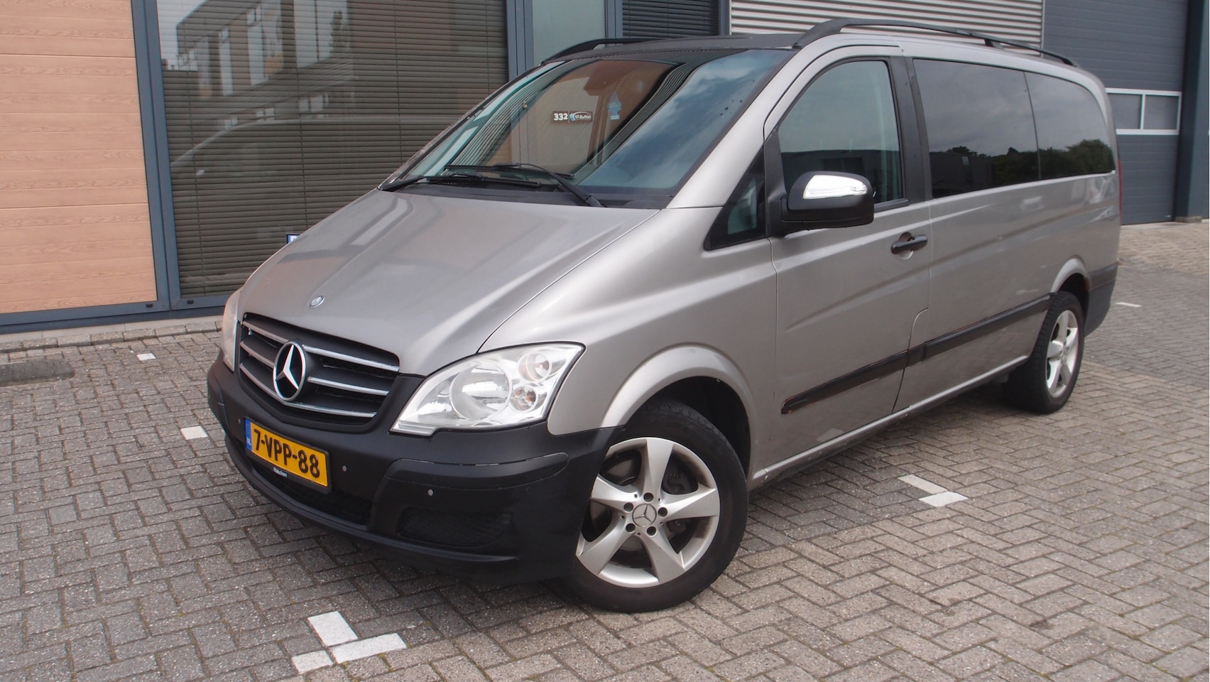 Mercedes-Benz Viano - 2.2 CDI dc Trend Edition 6-bak navi cruise pdc trekhaak euro5 - AutoWereld.nl