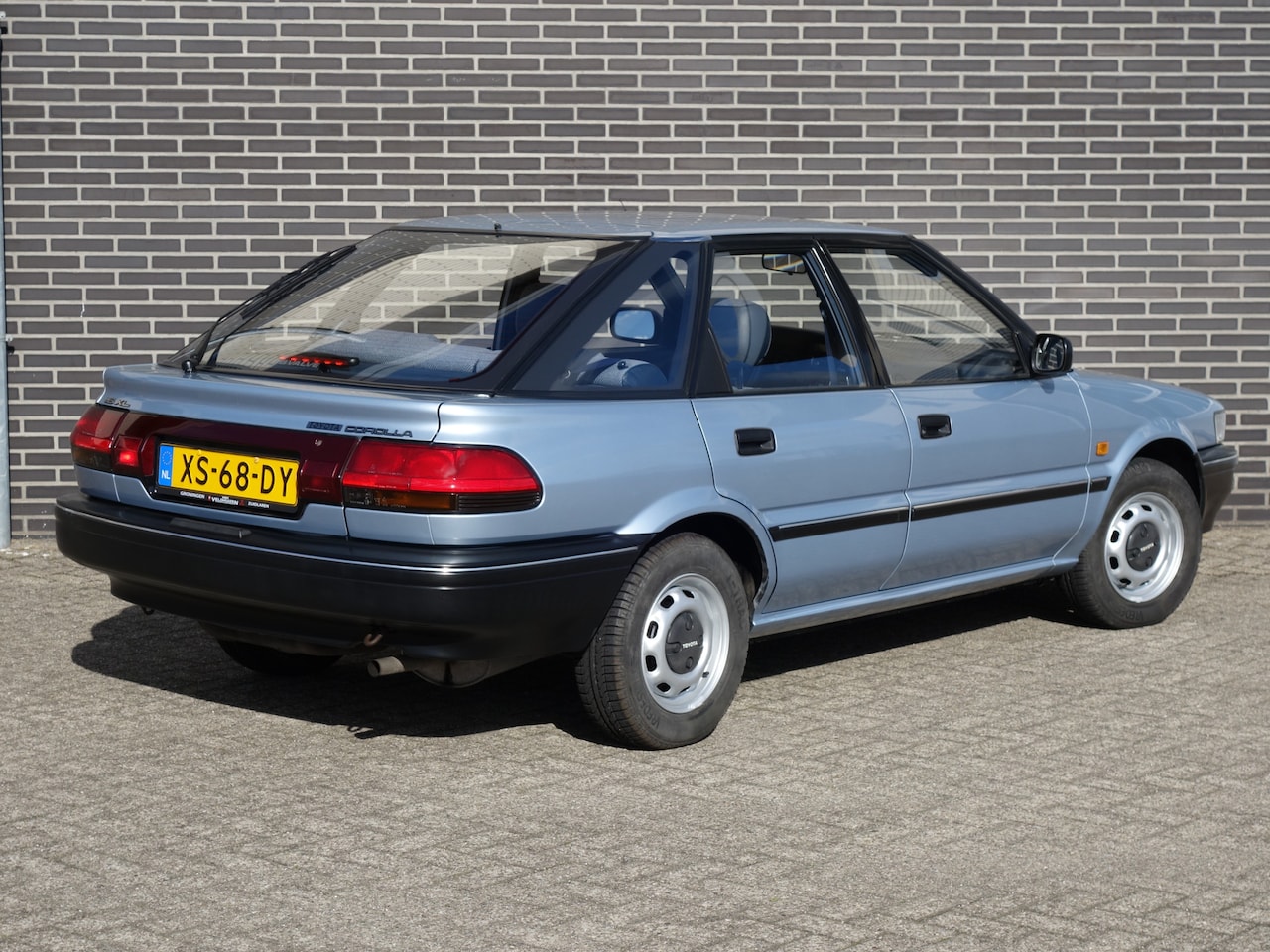 toyota-corolla-liftback-1-6-16v-xl.jpg