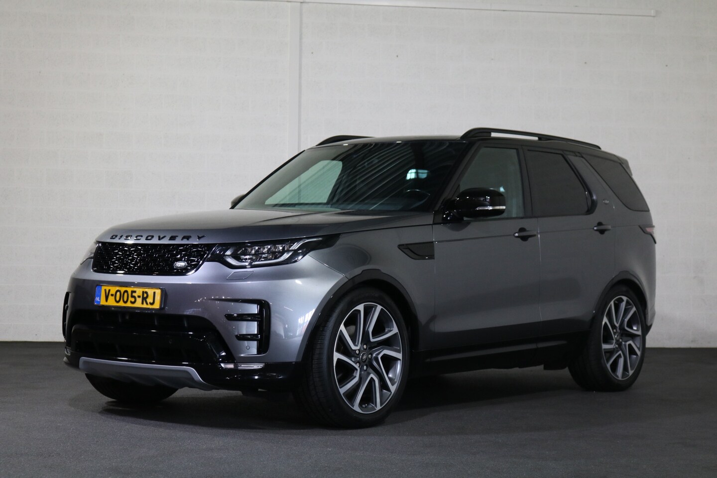 Land Rover Discovery - 3.0 Td6 HSE Black Line Grijs Kenteken - AutoWereld.nl