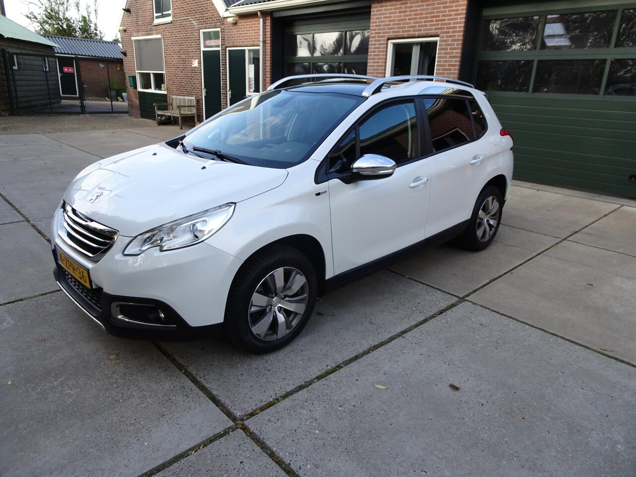 Peugeot 2008 - 1.2 PureTech Style 1.2 PureTech Style - AutoWereld.nl