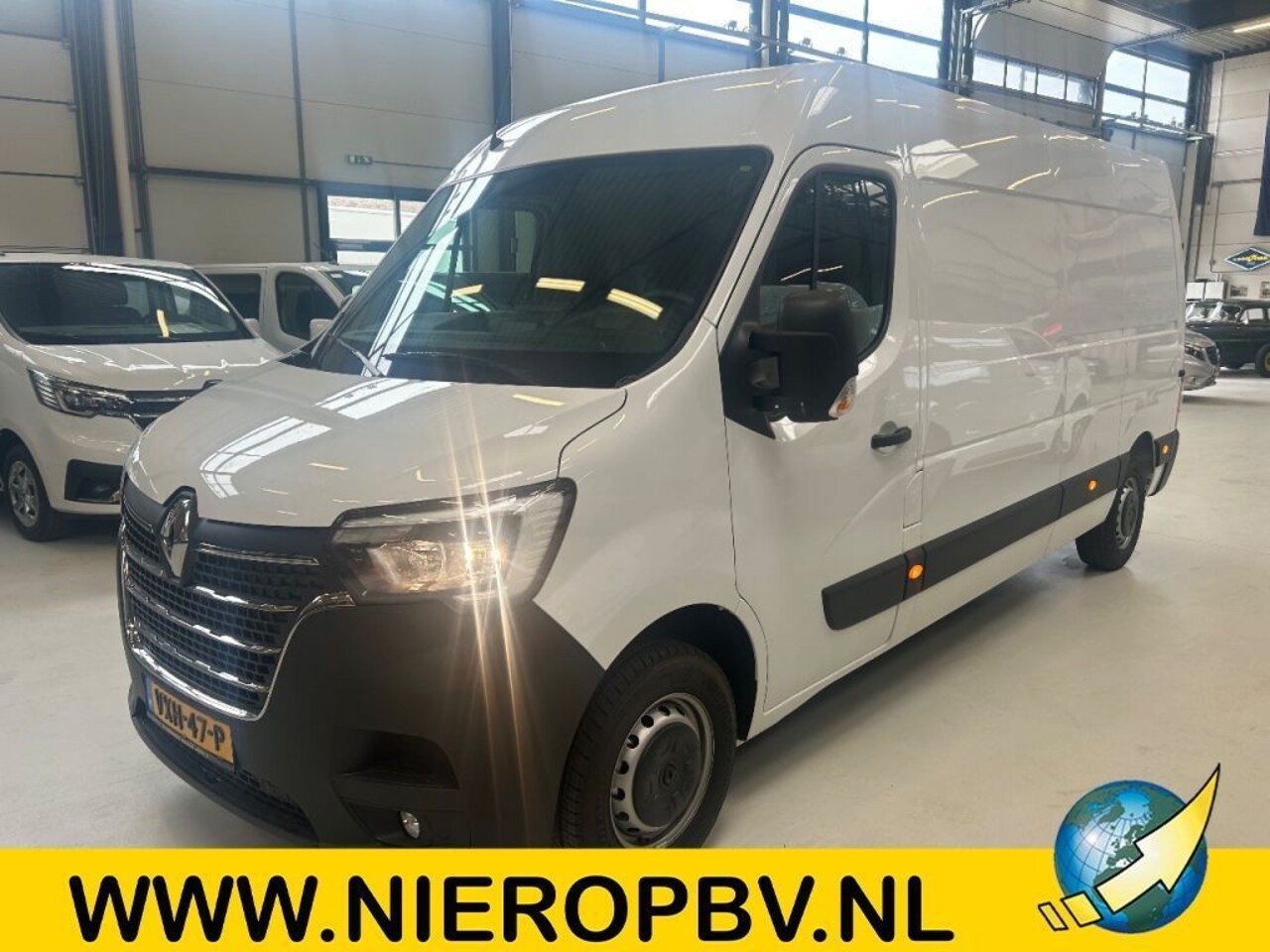 Renault Master - 2.0DCI L3H2 135PK Airco Navi Cruisecontrol Trekhaak 270 Graden Deuren Nieuw 4X Op Voorraad - AutoWereld.nl