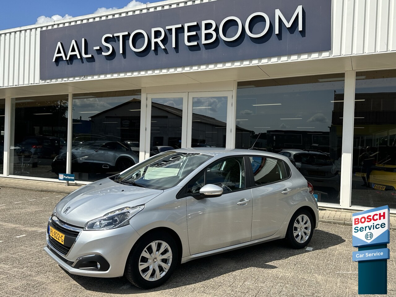 Peugeot 208 - 1.2 PureTech Blue Lease | Navi | Airco | Cruise Control | Apple Carplay | Bluetooth - AutoWereld.nl