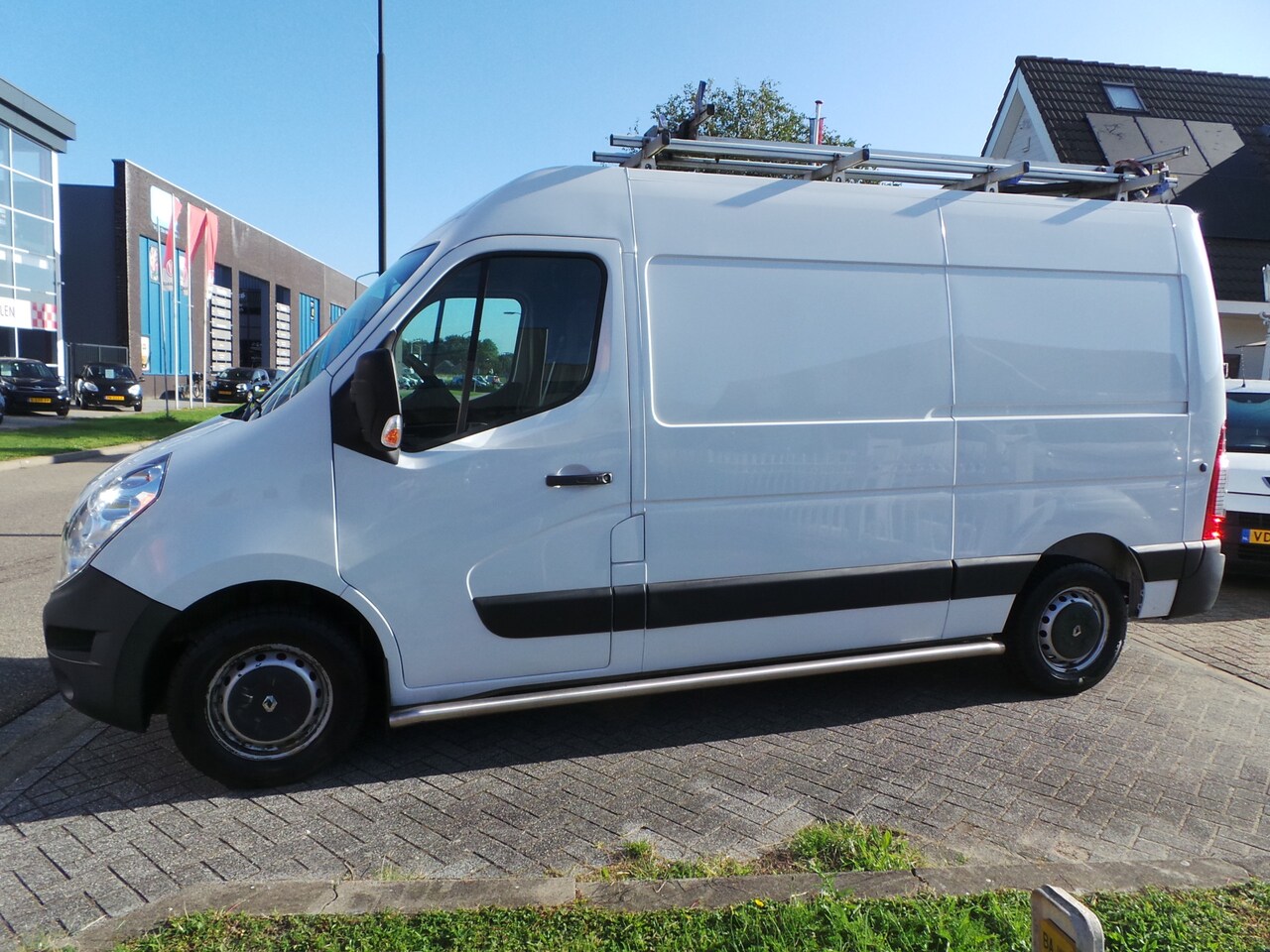 Renault Master - T35 2.3 dCi L2H2 Airco,Cruise,Pdc,Trekhaak - AutoWereld.nl