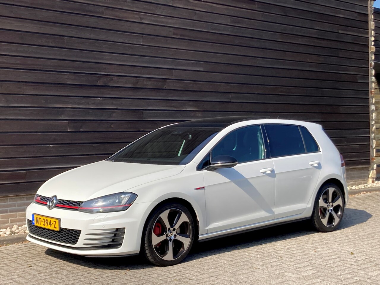 Volkswagen Golf - 2.0 GTI 169KW AUT!/ TREKHAAK!/PERFOMANCE!/PANO!/ - AutoWereld.nl