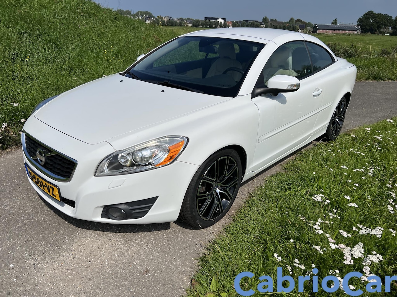 Volvo C70 Convertible - 2.5 T5 Momentum 2.5 T5 Momentum - AutoWereld.nl