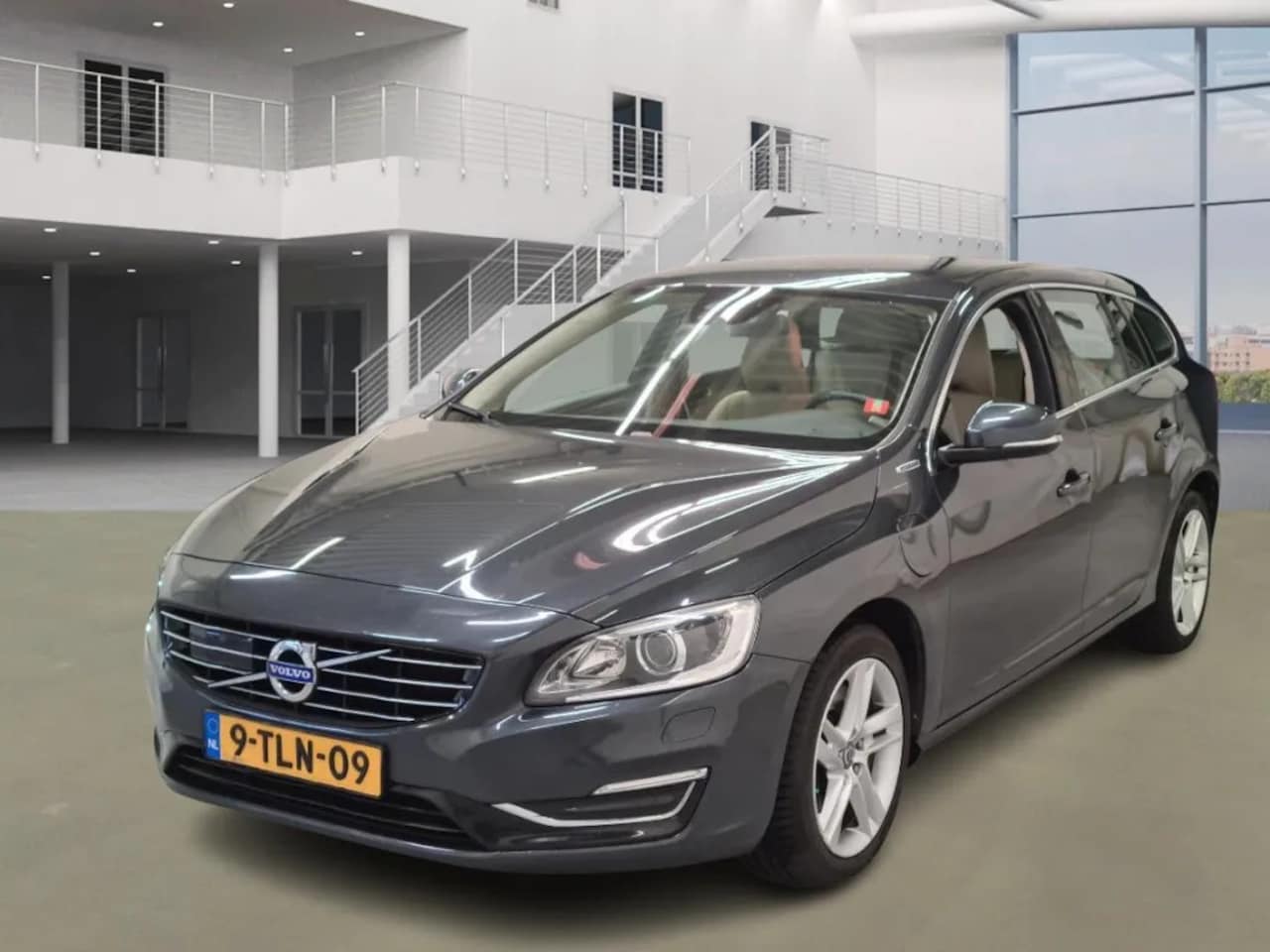 Volvo V60 - D5 AWD Summum - AutoWereld.nl