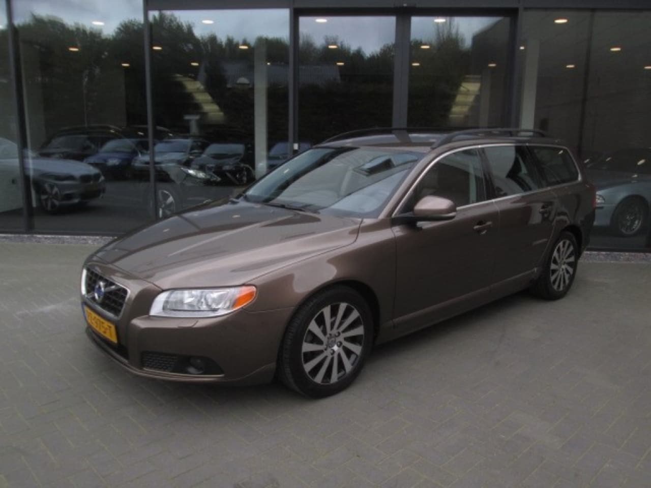 Volvo V70 - 1.6 D2 Summum Edition,Leer,Xenon,Navi,Clima,Cruise,PDC - AutoWereld.nl