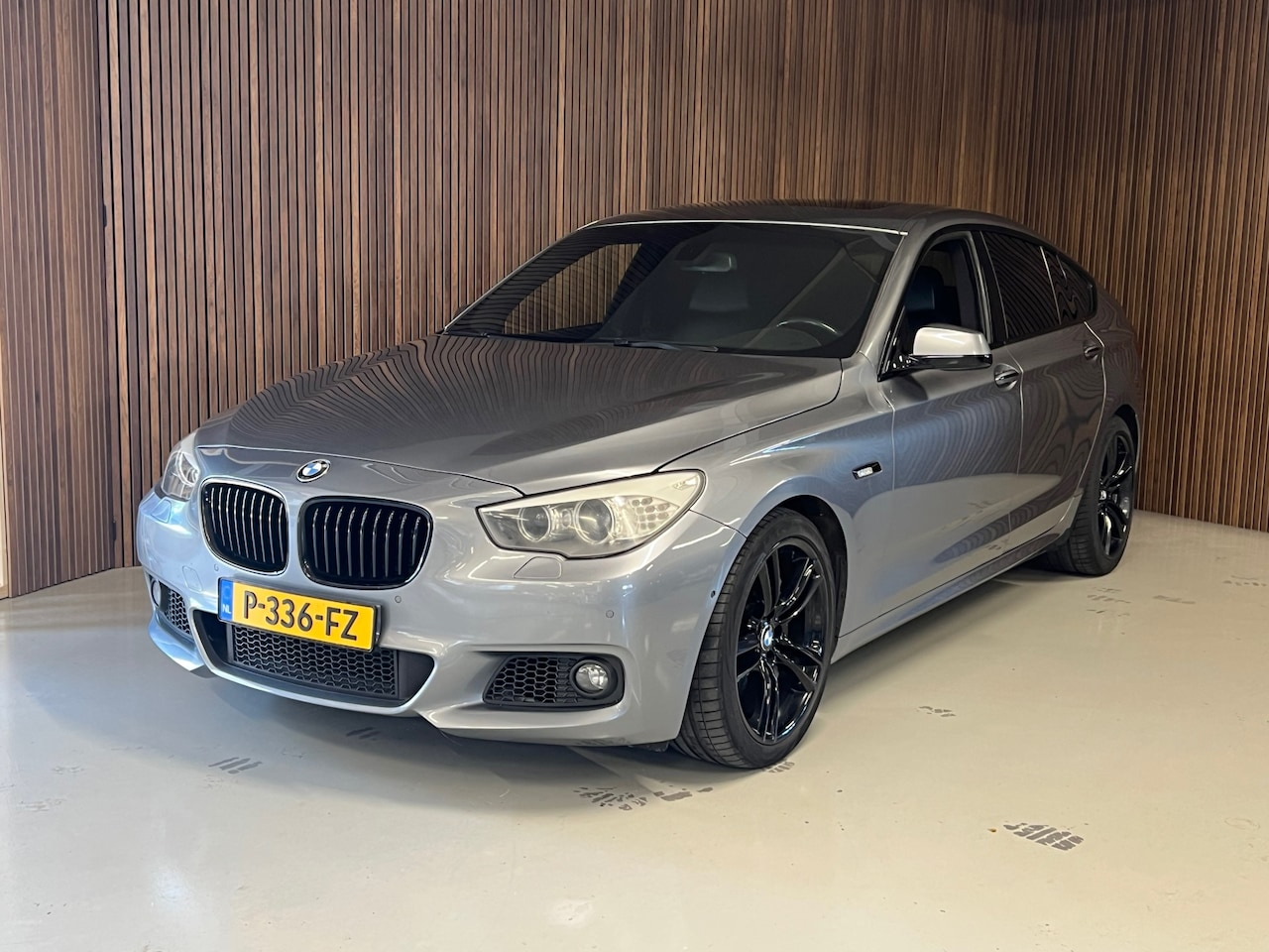 BMW 5-serie Gran Turismo - 530d High Executive - Individual - M pakket - GT - AutoWereld.nl