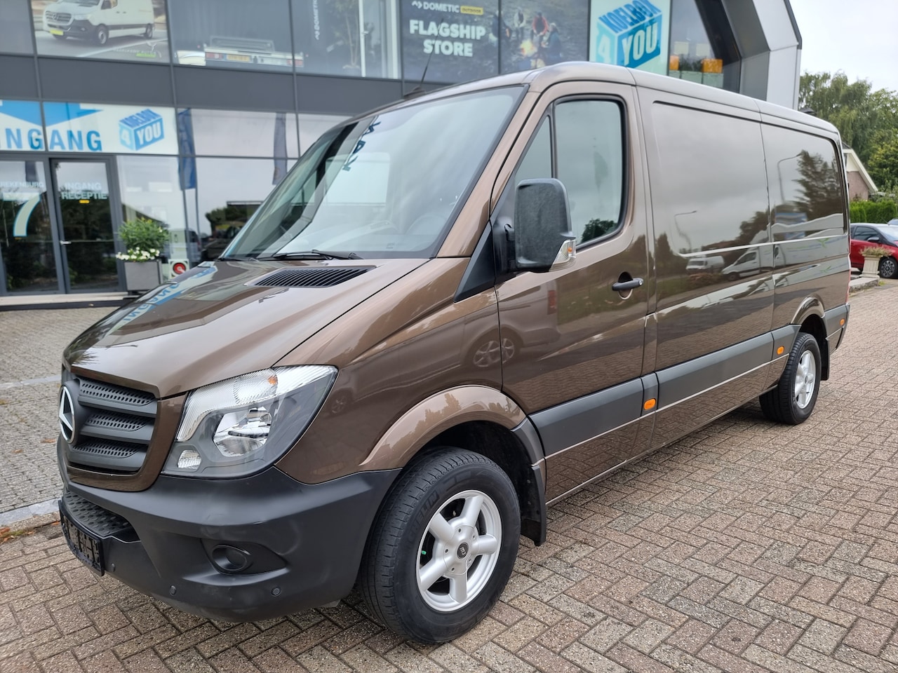 Mercedes-Benz Sprinter - 211 CDI L2-H1 Handgeschakeld * Trekhaak * - AutoWereld.nl