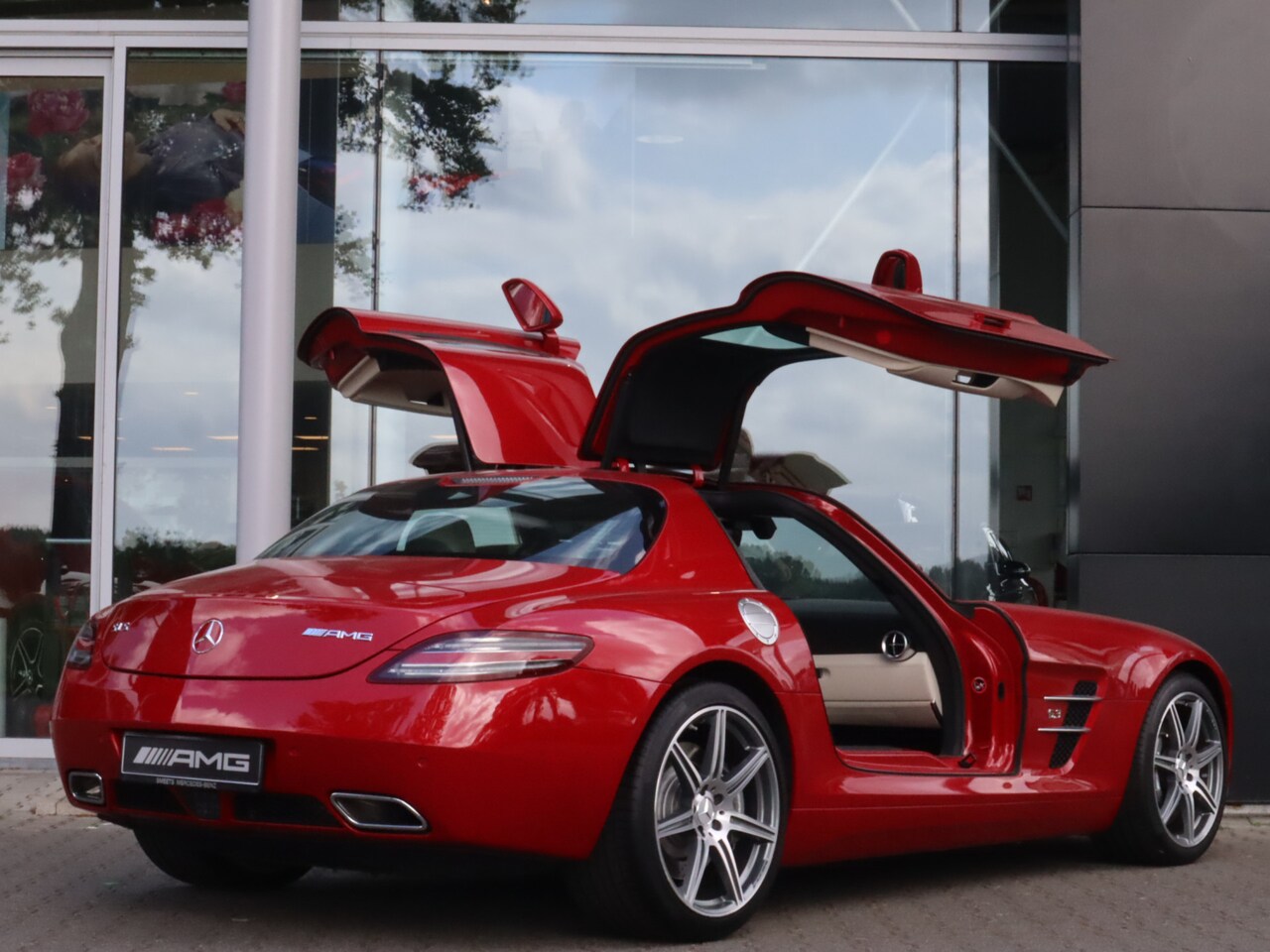 mercedes-benz-sls-coupe-6-3-amg-camera-cruise-control-navigatie.jpg