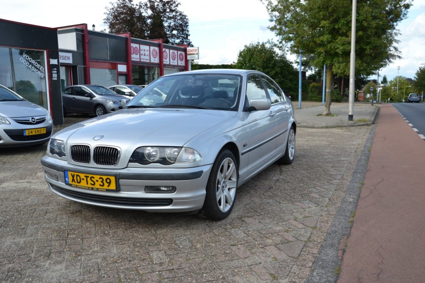 BMW 3-serie - 320 i 320i - AutoWereld.nl