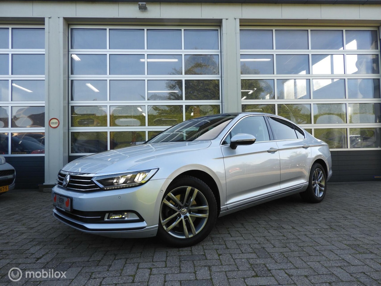 Volkswagen Passat - 1.4 TSI 150 PK , Panoramadak , LED - AutoWereld.nl