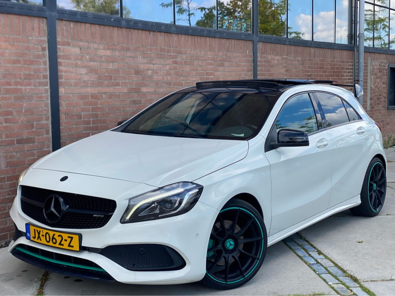 Mercedes-Benz A-klasse - 250 AMG MotorSport Edition PANO | XENON | NAP | DIKKE UITVOERING - AutoWereld.nl